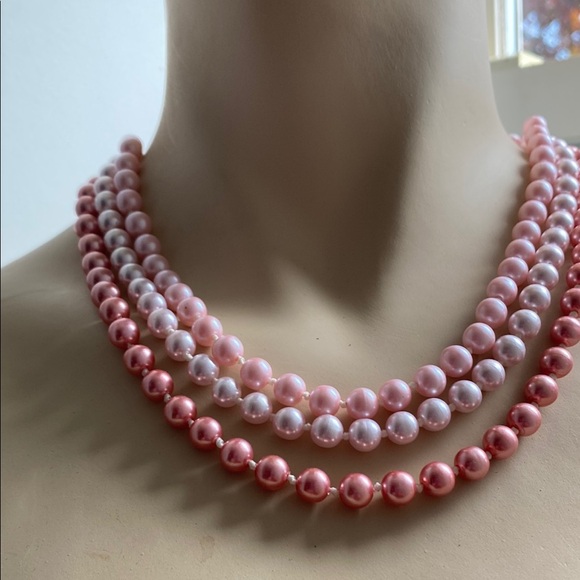 Elegant Faux Pearl Tri Color Choker Necklace
Mid Century Vicky Jousan - Picture 3 of 4